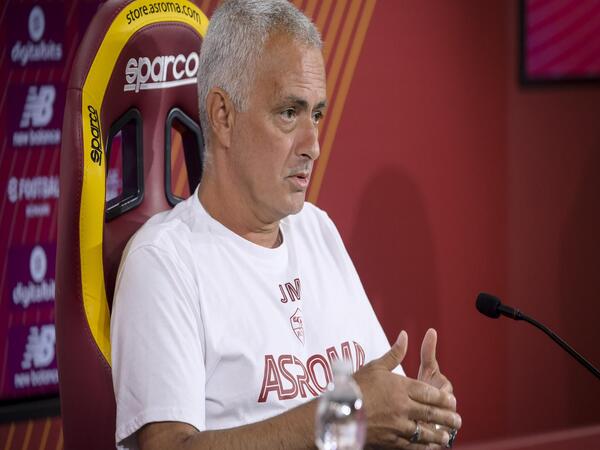 Jose Mourinho menolak jika AS Roma dicap sebagai salah satu tim kandidat Scudetto untuk musim 2022/23 / via AS Roma Official