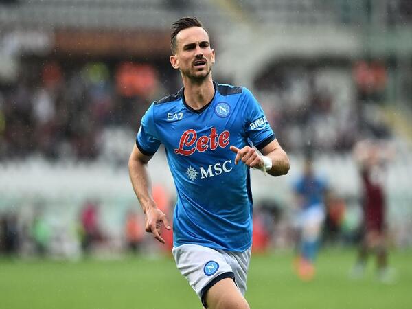 Napoli dilaporkan memberi potongan harga kepada PSG supaya raksasa Ligue 1 tersebut segera menuntaskan transfer Fabian Ruiz / via Getty Images