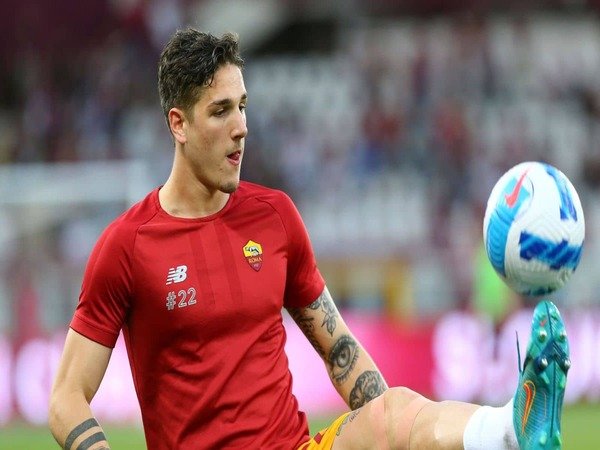 Nicolo Zaniolo dilaporkan mengabaikan minat Tottenham Hotspur kepadanya dan memilih untuk memperpanjang kontrak bersama AS Roma / via Getty Images