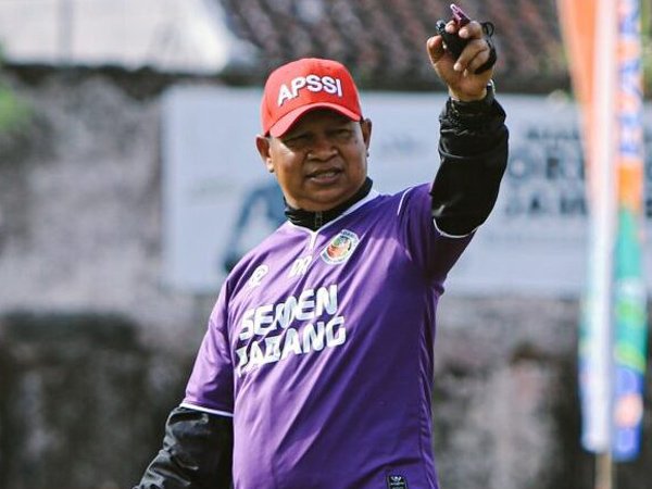 Pelatih Semen Padang FC, Delfiadri