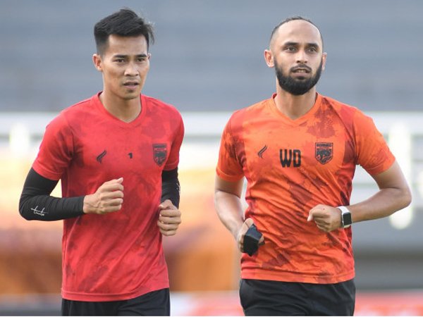 Kiper Borneo FC, Angga Saputro kembali berlatih setelah pulih dari cedera