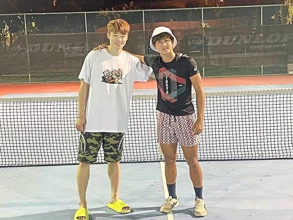 Rehat Sejenak, Ng Tze Yong Unjuk Gigi Bermain Tenis