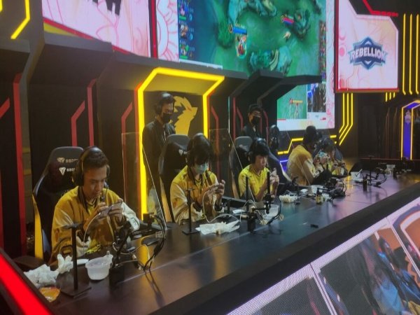 Royal Derby Leg 2 MPL ID S10: ONIC Esports ke Pucuk Pasca Libas RRQ Hoshi