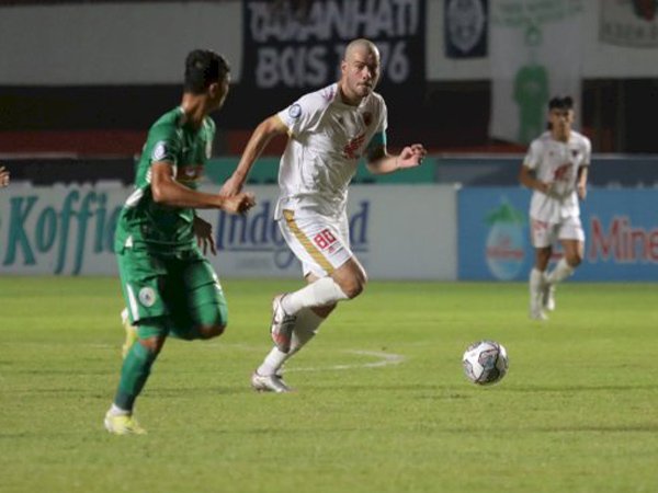 Kapten PSM Makassar, Wiljan Pluim saat menghadapi PSS Sleman