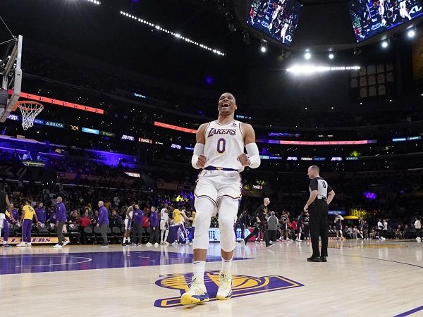Russell Westbrook beri pertanda kuat akan hengkang dari Lakers.