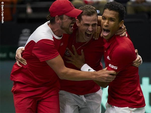 Felix Auger Aliassime defeats Carlos Alcaraz in the Davis Cup