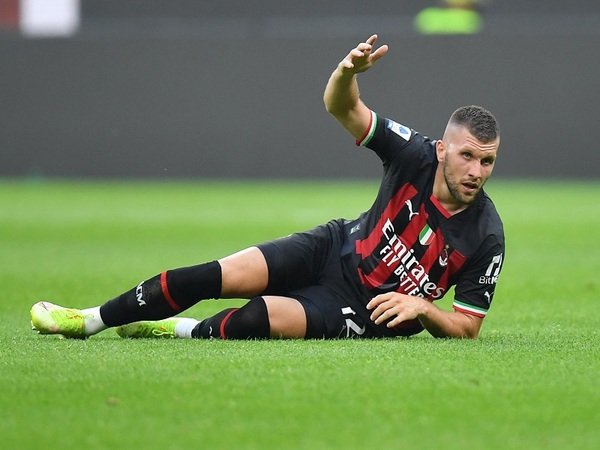 Tim medis AC Milan memperkirakan Ante Rebic bisa kembali merumput pada Oktober mendatang, ketika Rossoneri menyambangi markas Empoli di pekan kedelapan Serie A / via Getty Images