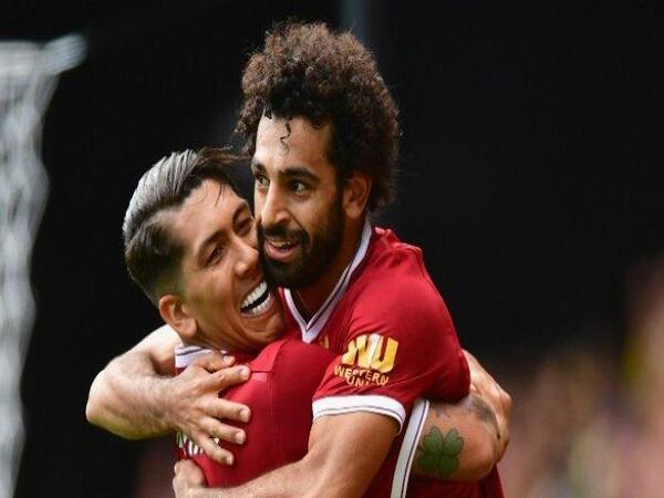 Roberto Firmino mengaku masih ingin membela Liverpool lebih lama lantaran ingin meneruskan kerja samanya dengan Mohamed Salah / via Getty Images