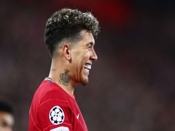 Salah satu media Spanyol mengklaim jika Liverpool tertarik untuk menukar Roberto Firmino dengan penyerang milik Barcelona yaitu Memphis Depay / via Getty Images