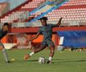 Ronaldo Kwateh Akhirnya Gabung Latihan Madura United untuk Pertama Kali