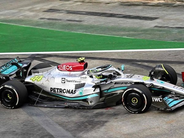 Hasil mengejutkan dibuat Lewis Hamilton.
