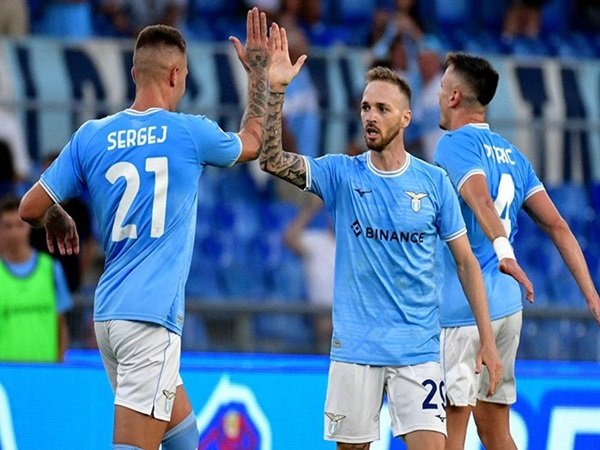 Lazio menang 4-0 vs Spezia