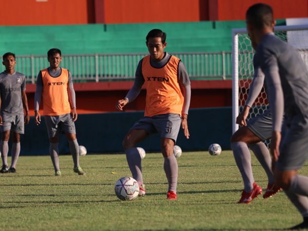 Skuat Madura United masih terus berlatih di masa penghentian Liga 1