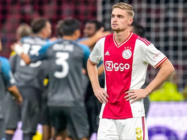 Gelandang Ajax Amsterdam, Kenneth Taylor.