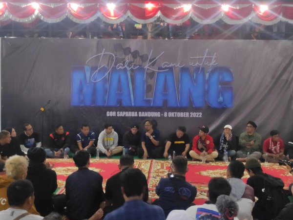 Beberapa pentolan suporter klub di Indonesia hadir di acara 'Dari Kami Untuk Malang'