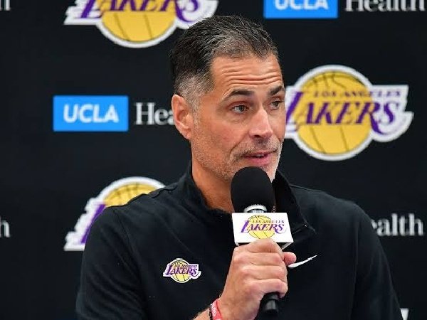 Rob Pelinka terus dipertahankan Los Angeles Lakers hingga tahun 2026.