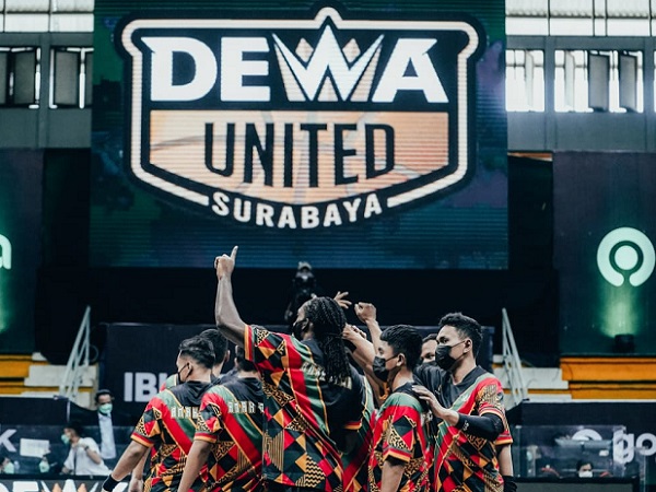 Para pemain Dewa United Surabaya.