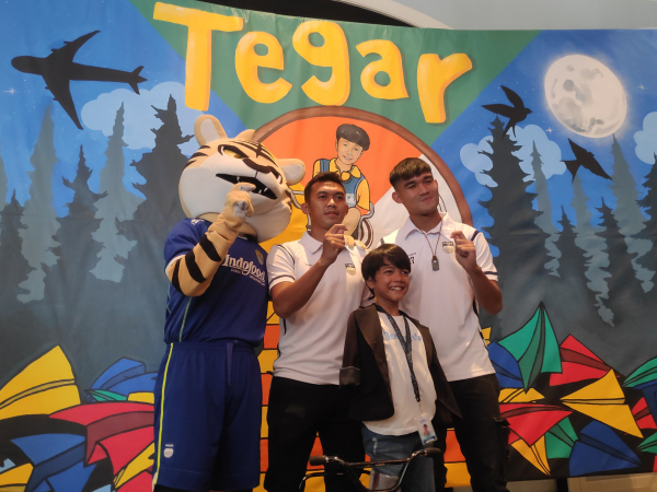 Pemain Persib, Abdul Aziz dan Zalnando menghadiri screening fil Tegar