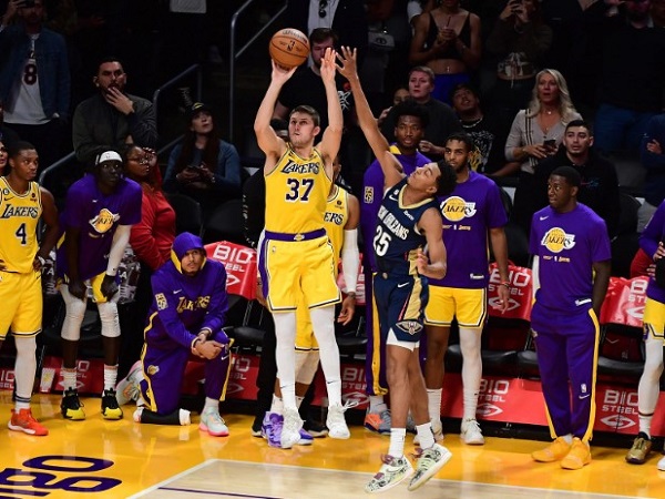 Pelatih Los Angeles Lakers, Darvin Ham bicara soal tembakan tiga angka Matt Ryan.