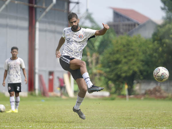 Abdulla Yusuf Helal berlatih bersama Persija Jakarta meski kompetisi Liga 1 masih terhenti