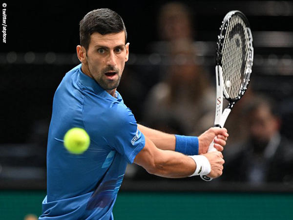 Bertemu di Paris, Novak Djokovic masih terlalu tangguh bagi Stefanos Tsitsipas