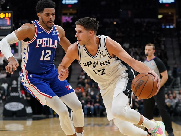 Los Angeles Lakers coba rekrut Doug McDermott dan Josh Richardson.