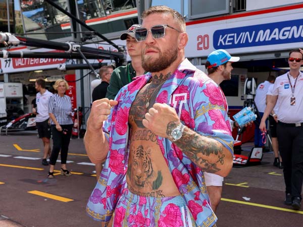 McGregor Kembali Buat Heboh, Kali Ini Ingin Beli Liverpool