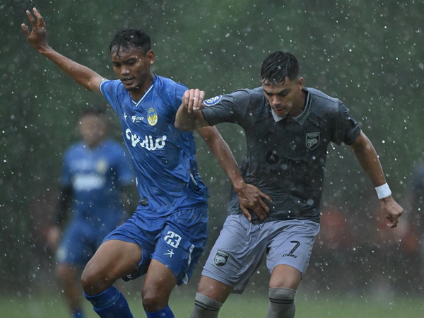 Uji coba Borneo FC kontra PSIM Jogjakarta tidak berjalan sesuai rencana karena cuaca ekstrem