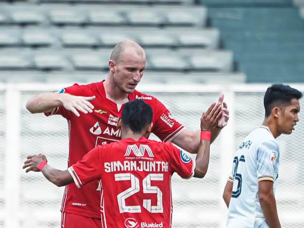 Pemain Persija Jakarta, Riko Simanjuntak merayakan gol ke gawang Bekasi FC