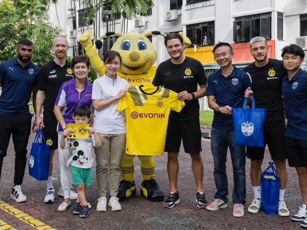 Borussia Dortmund kunjungi rumah penduduk lokal Singapura selama tur di sana