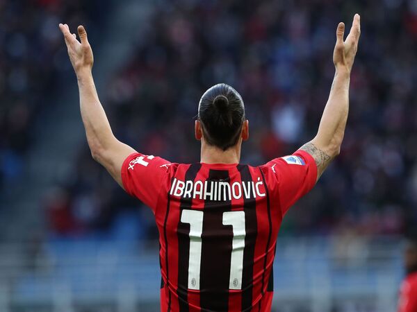 Zlatan Ibrahimovic berujar bahwa cemoohan dari para fans Inter Milan justru membuat dirinya semakin semangat bermain di atas lapangan / via Getty Images