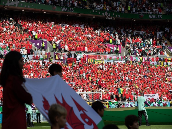 Fans Wales