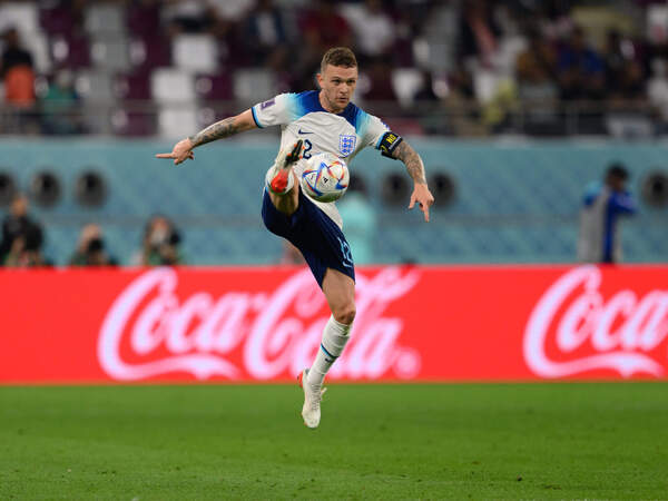Kieran Trippier mengeluhkan kualitas bola Al Rihla yang menjadi bola resmi di pagelaran Piala Dunia 2022 kali ini / via Getty Images