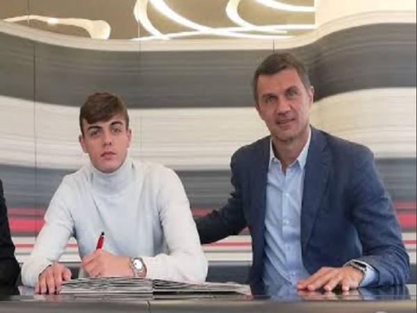 Putra Paolo Maldini yaitu Daniel Maldini, meminta sang ayah untuk mendatangkan Lionel Messi ke AC Milan / via AC Milan Official