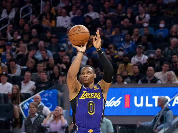 Los Angeles Lakers siapkan tiga opsi pertukaran pemain untuk tanggal 15 Desember.