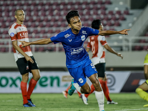 Pemain muda PSIS Semarang, Ridho Syuhada merayakan gol ke gawang Madura United