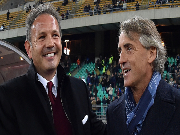 Roberto Mancini begitu terpukul sahabat dekatnya yaitu Sinisa Mihajlovic harus berpulang akibat Leukemia / via Getty Images