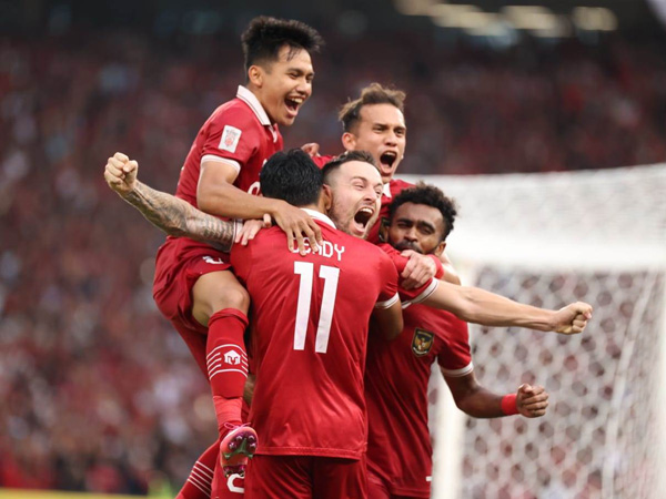 Pemain timnas Indonesia merayakan gol yang dicetak Marc Klok ke gawang Thailand