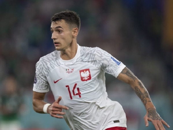 Borussia Dortmund dikabarkan tertarik datangkan Jakub Kiwior