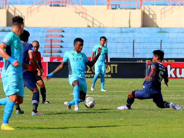 Gelandang Madura United, Jaja saat menghadapi Arema FC di putaran pertama