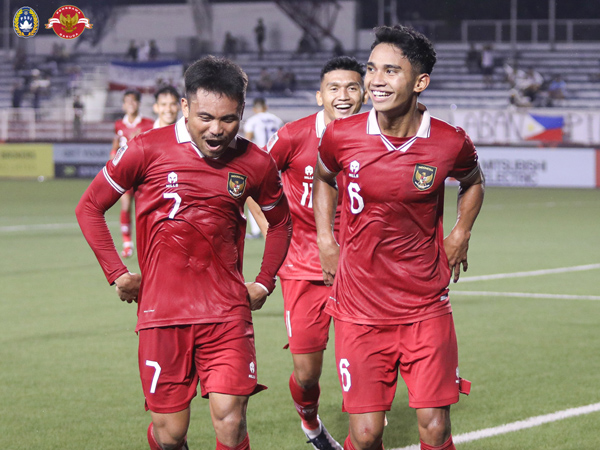 Gelandang muda timnas Indonesia Marselino Ferdinan merayakan gol ke gawang Filipina