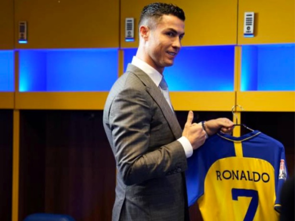 Al Nassr Kini Bingung Belum Bisa Mainkan Ronaldo