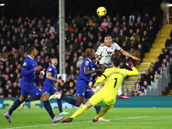 Kepa Arrizabalaga ragu-ragu mengambil keputusan dalam proses gol kemenangan Fulham