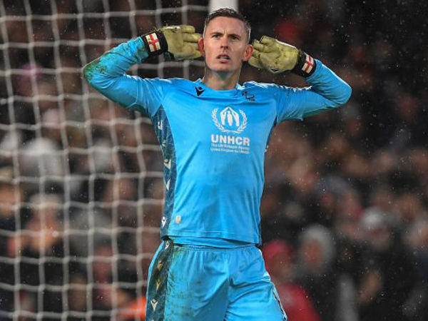 Kiper Nottingham Forest, Dean Henderson.
