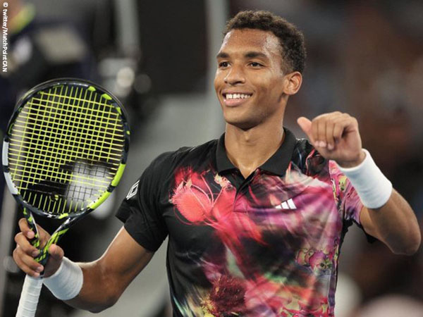 Felix Auger Aliassime hits Alex Molcan at Australian Open