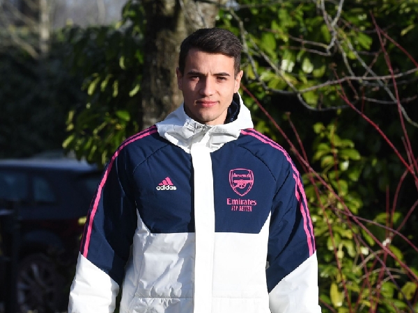 Jakub Kiwior resmi berseragam Arsenal