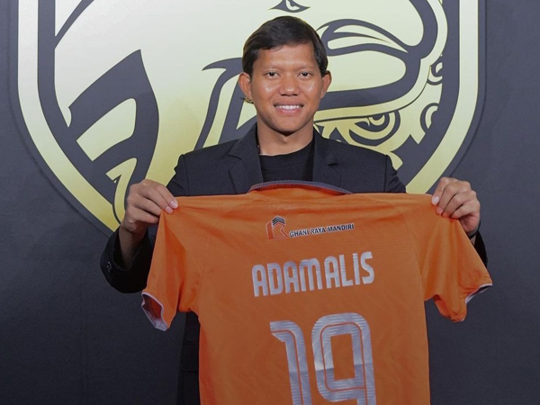 Adam Alis resmi diperkenalkan sebagai pemain anyar Borneo FC