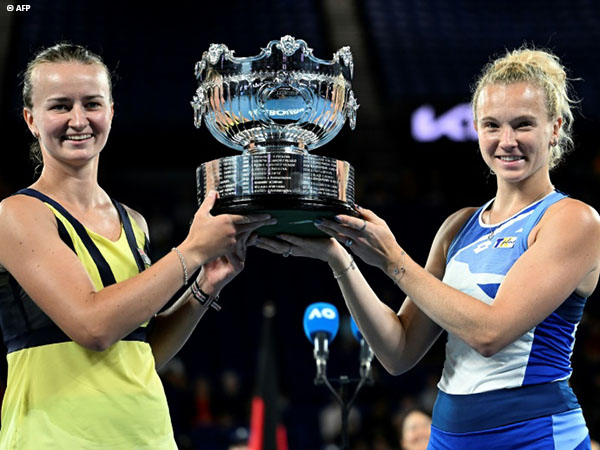 Hasil Australian Open: Barbora Krejcikova dan Katerina Siniakova pertahankan gelar