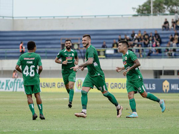 Penyerang PSS Sleman, Yevhen Bokhashvili mencetak gol ke gawang Barito Putera