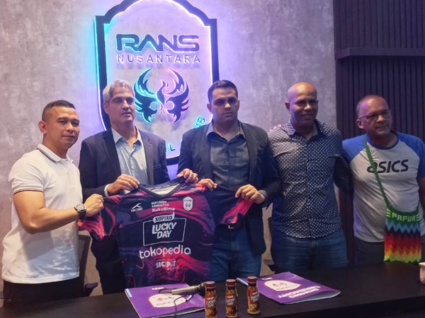 Rans Nusantara FC perkenalkan Rodrigo Santana sebagai pelatih anyar